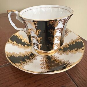 Elizabethan Elegant Black & Gold Fine Bone China Teacup & Saucer Set. Beautiful!